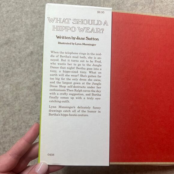 What Should a Hippo Wear? Jane Sutton 1979 HC Book w/ Dust Jacket Vintage - Picture 6 of 6